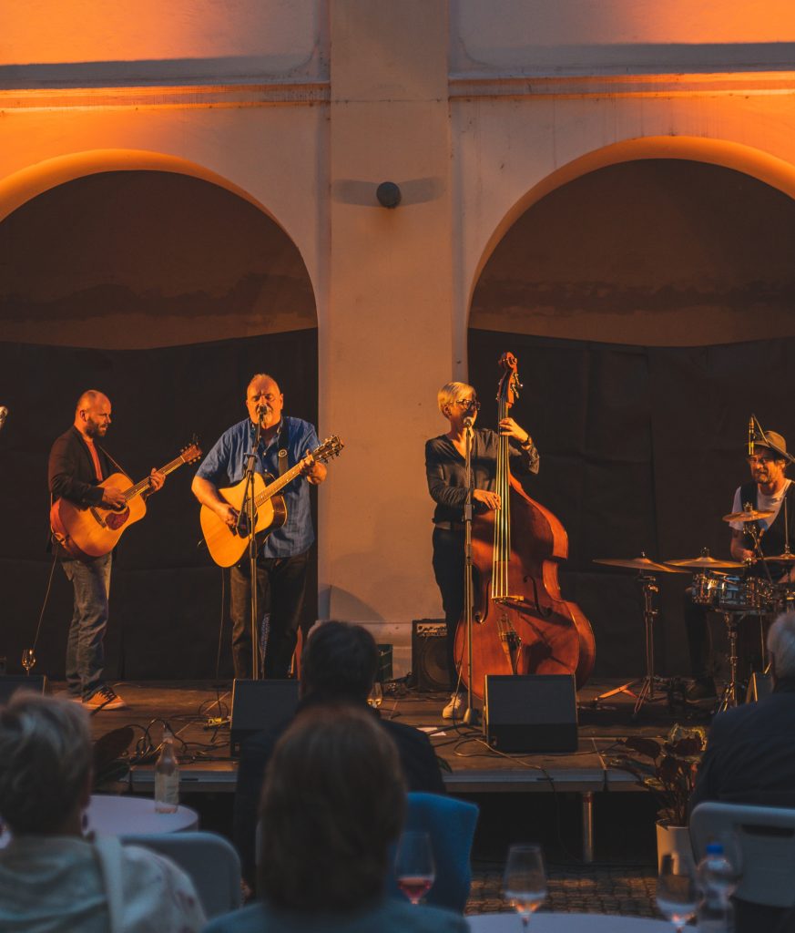 Fotogalerie: Jamie Marshall & AA Band