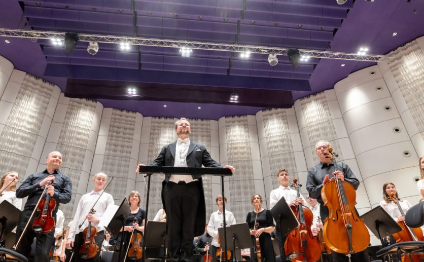 Malým velkým filharmonikům tleskaly vyprodané sály vestoje