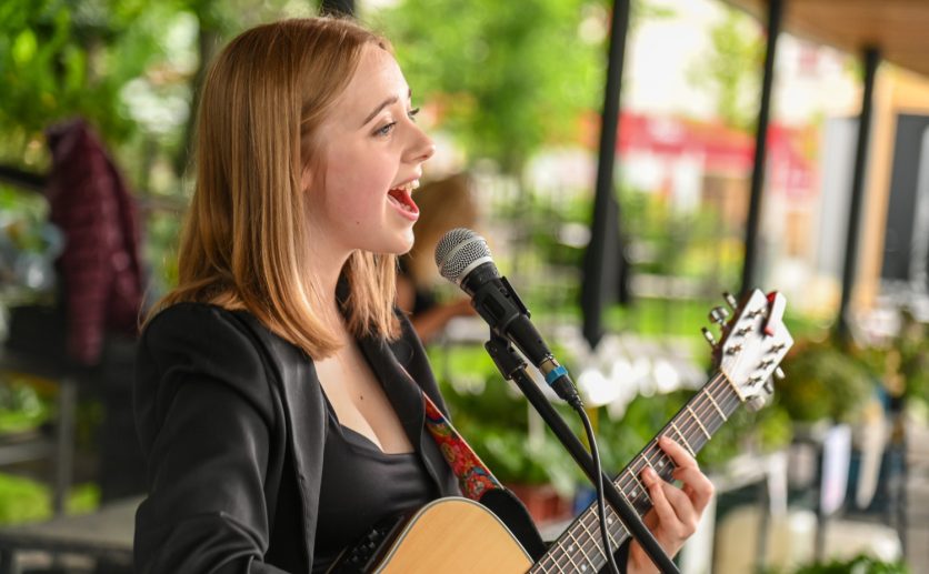 Pouliční muzikanty vyhrála Tereza Kadlečíková