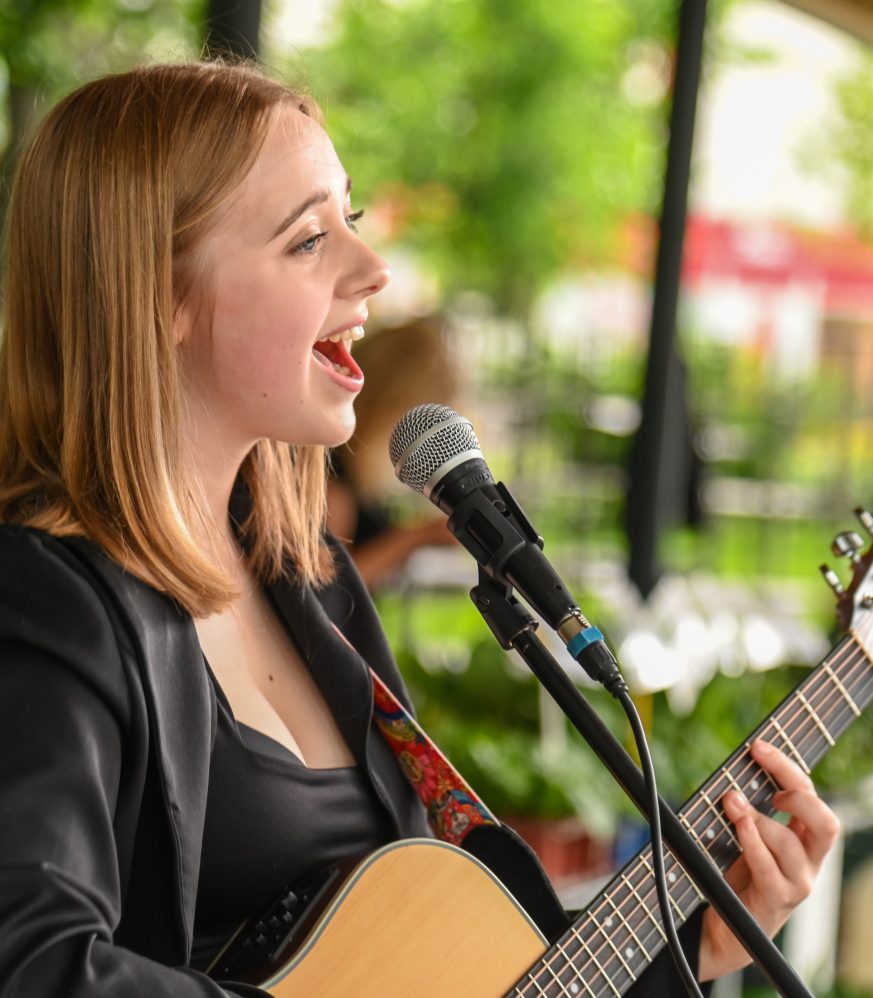 Pouliční muzikanty vyhrála Tereza Kadlečíková