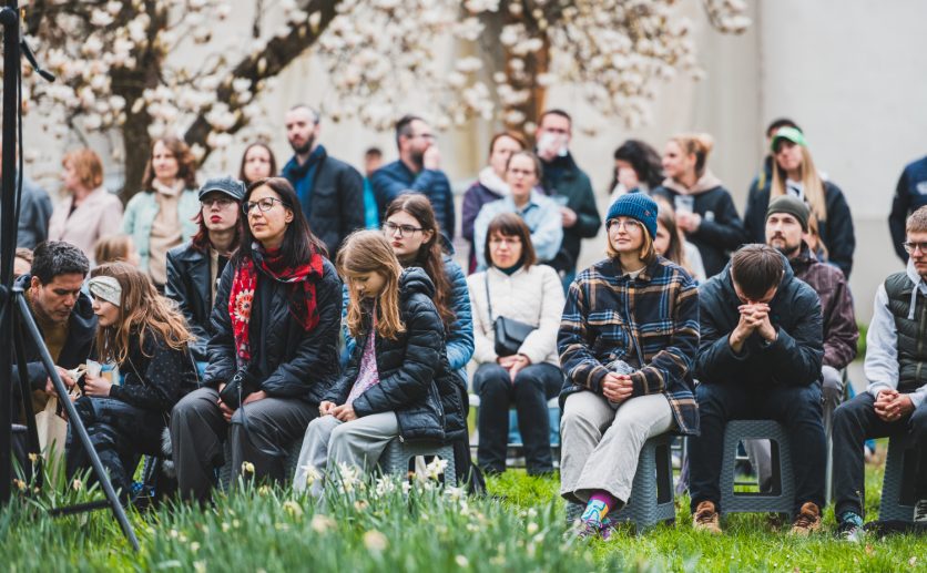 Fotogalerie: Slavnost jara vylákala do sadu stovky lidí