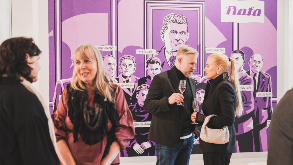 Slavný obuvník jako hrdina z komiksu. Začala výstava Stopy Tomáše Bati