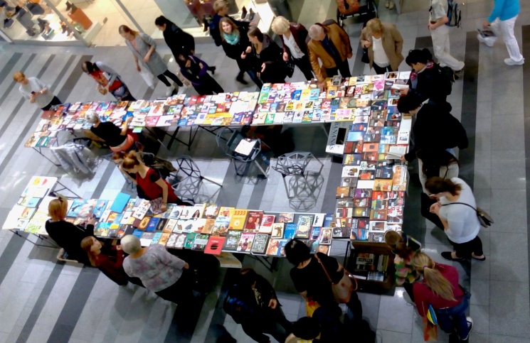 titulní obrazek události 'Charitativní Knihotrh ve Zlatém jablku'