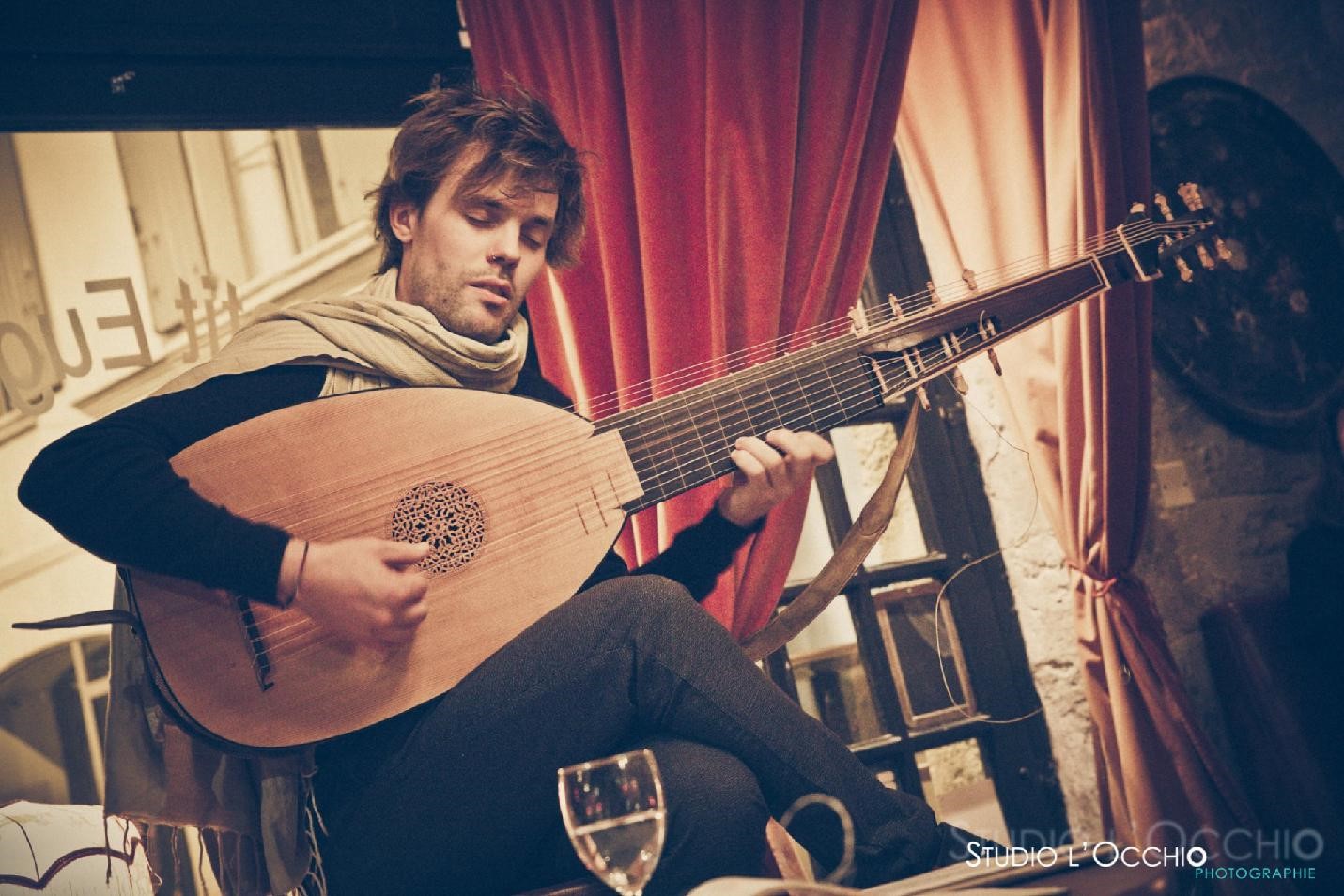titulní obrazek události 'ONDŘEJ JALŮVKA (Francie) | recitál Open Strings, workshop improvizace a interpretační kurz'