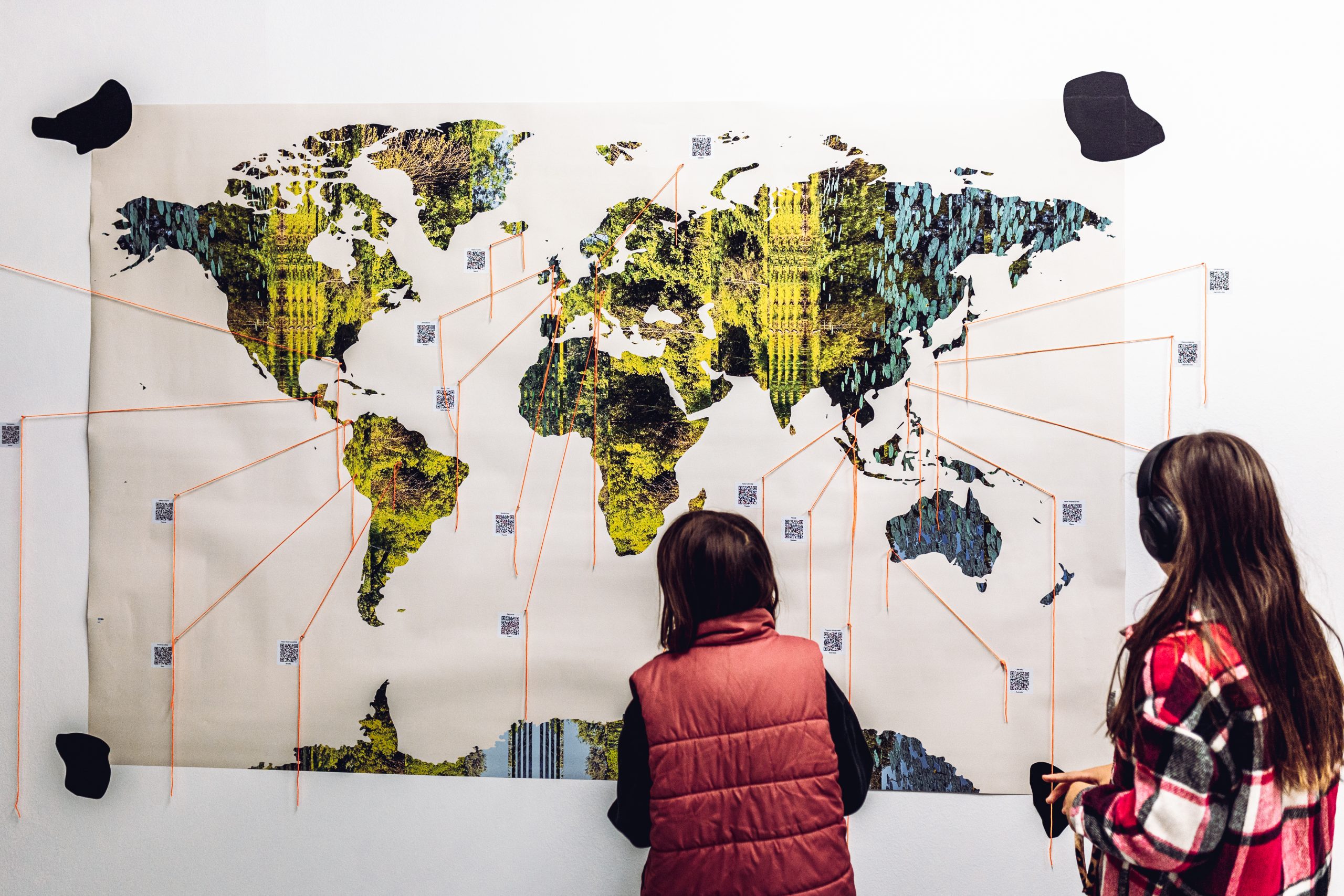 titulní obrazek události 'Komentovaná prohlídka výstavy Křehká krajina'