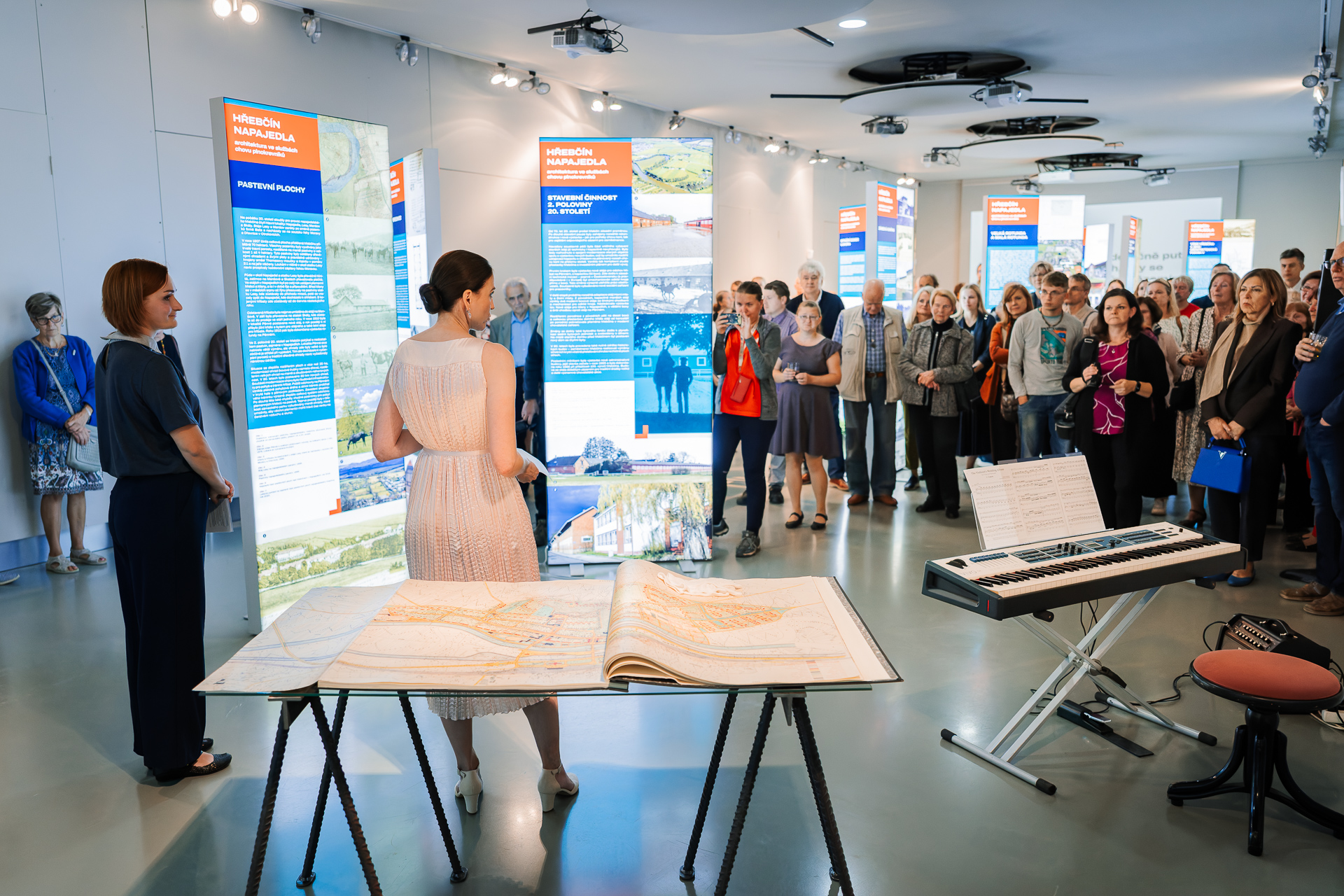 titulní obrazek události 'Komentované prohlídky výstavy Hřebčín Napajedla'