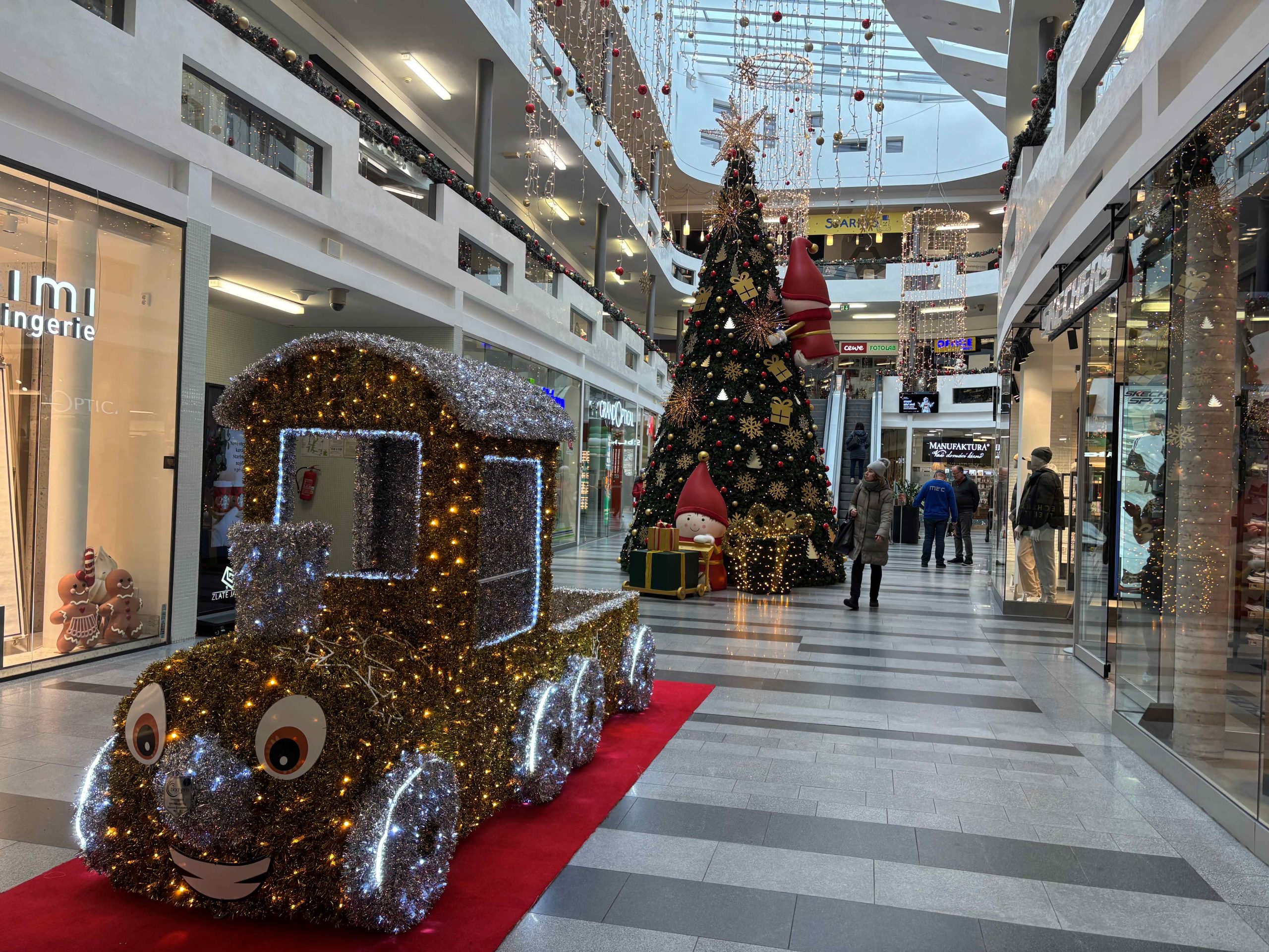 titulní obrazek události 'VÁNOČNÍ SVĚT HRAČEK VE ZLATÉM JABLKU'