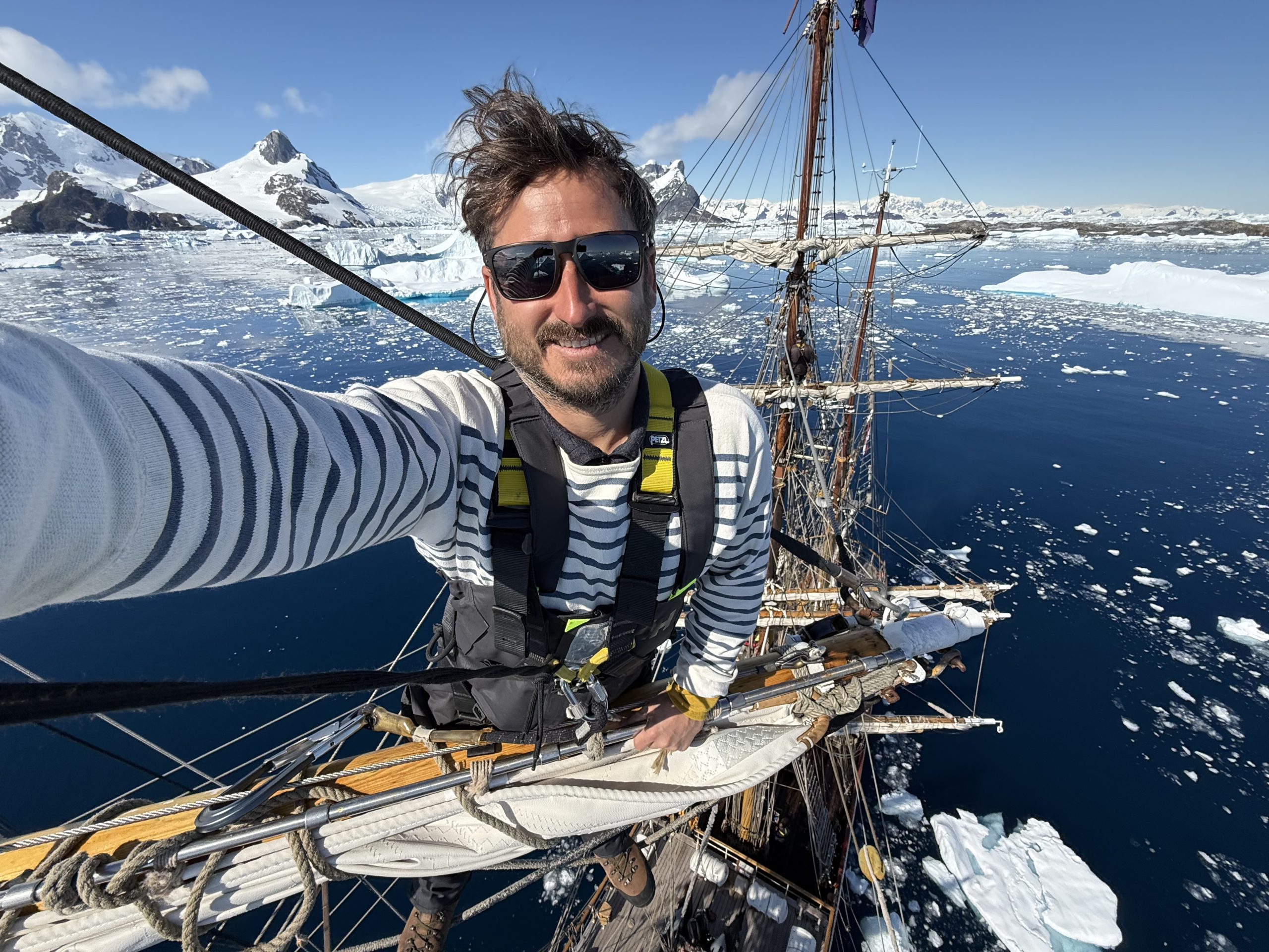 titulní obrazek události 'ŠIMON PELIKÁN – ANTARKTIDA A ARKTIDA. PŘÍBĚHY Z KONCŮ SVĚTA.'